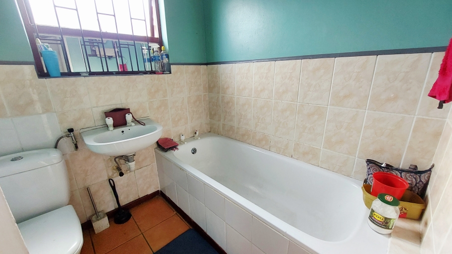 4 Bedroom Property for Sale in Palm Park Western Cape